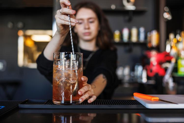 Marquezine mixologista? A profissão que a gigante da vodca não ...