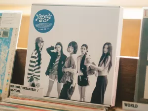 K-pop: novo disco do RM, fotos das NewJeans e collab entre Zico e Jennie