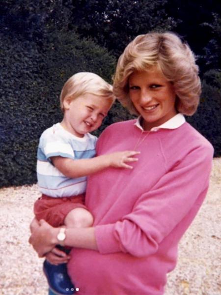 Princesa Diana segura o príncipe William no colo - Reprodução/InstagramKensington Palace