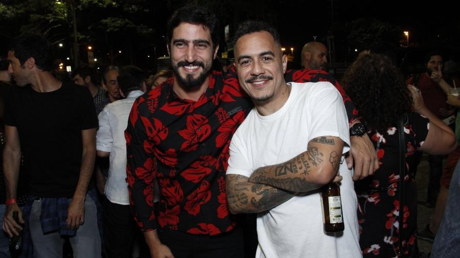6.out.2017 - Renato Góes e Marcelo D2 no lançamento de "Legalize Já!", no Odeon - Marcos Ferreira / Brazil News