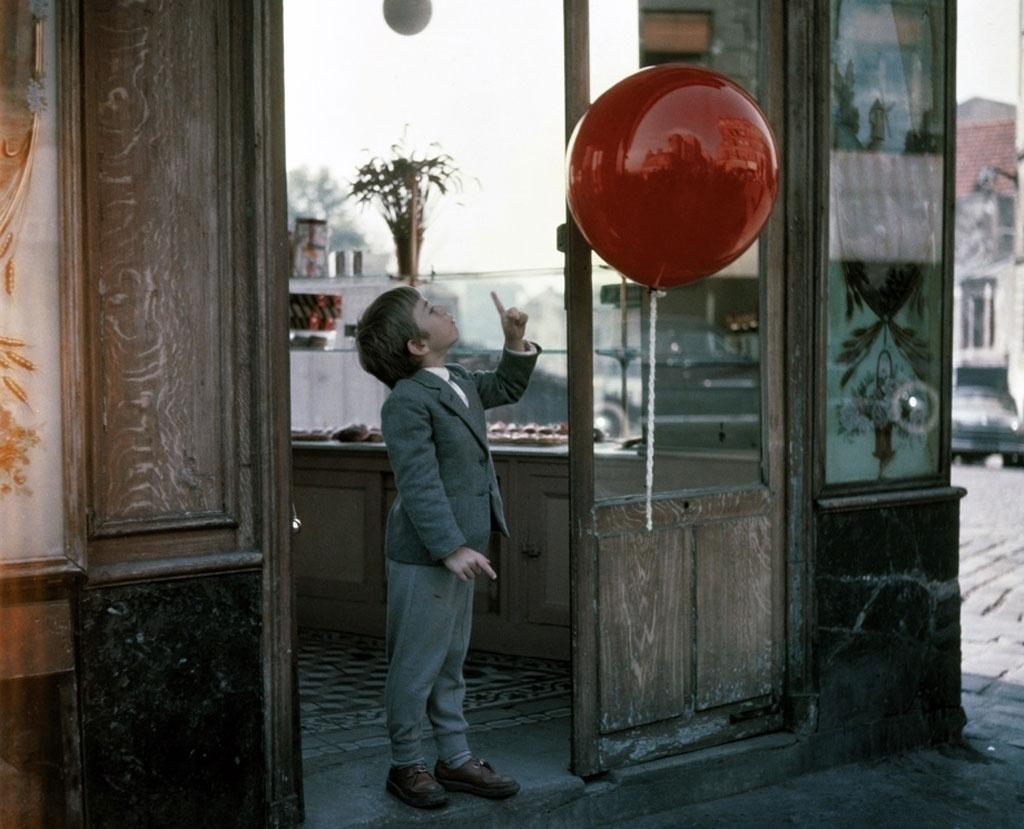 Pascal Lamorisse em cena de "O Balão Vermelho" (1956) - Divulgação