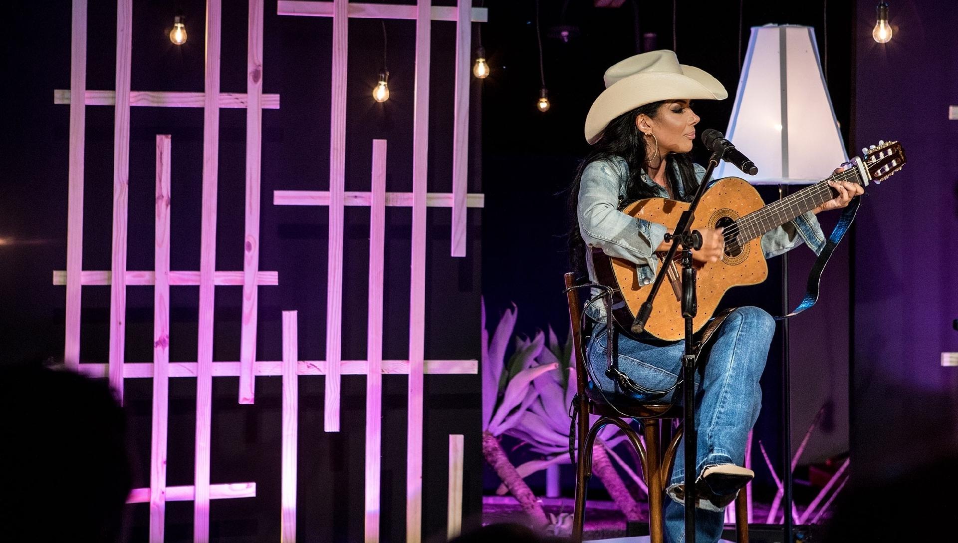 Valéria Barros lança novo álbum "Amigos e Modões (Ao Vivo)" com vários convidados especiais - Divulgação