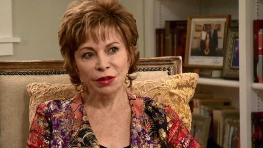 Nascida no Chile, Isabel Allende vive há décadas nos Estados Unidos - BBC