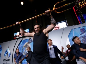 Jason Momoa faz um haka antes da estreia de "Aquaman" em Hollywood - Mario Anzuoni/Reuters