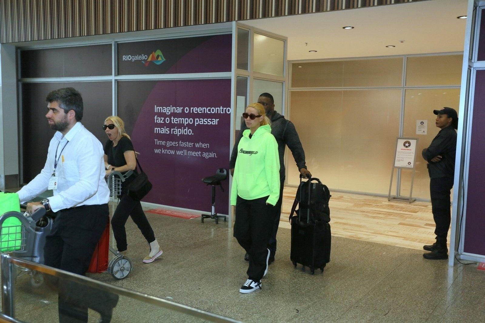A cantora Iggy Azalea desembarcou nesta quinta-feira (27) no Aeroporto Internacional do Rio de Janeiro - Ag News