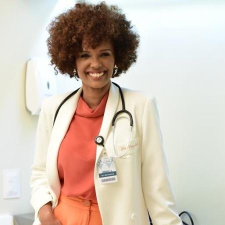 Isabel Fillardis interpreta a médica Vera em "Topíssima" - Blad Meneghel/Record - Blad Meneghel/Record