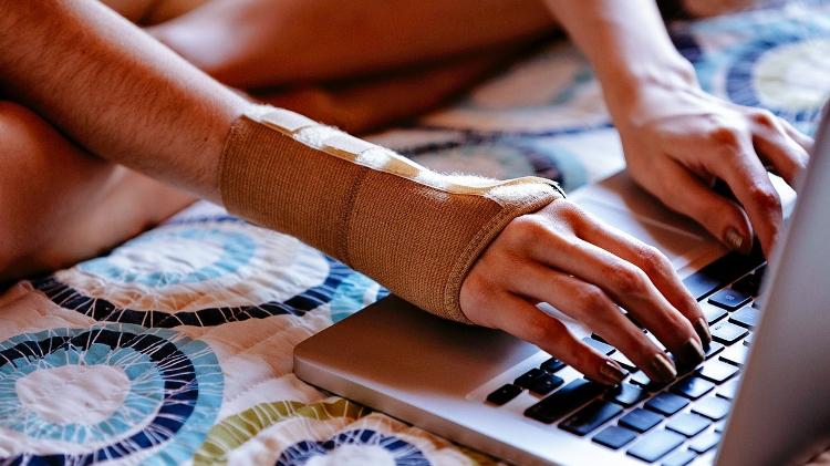 Tendonitis, pain while typing, computer, keyboard - iStock - iStock