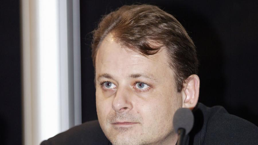 Diretor de cinema Christophe Ruggia atende a imprensa em Paris (2004) - DANIEL JANIN / AFP