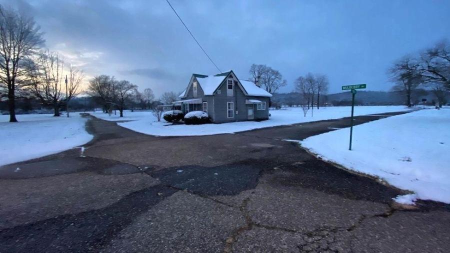 A pequena cidade de Cheshire, em Ohio, foi comprada quase em sua totalidade por uma usina a carvão vizinha, depois que os moradores reclamaram da poluição - Harmon Leon/BBC