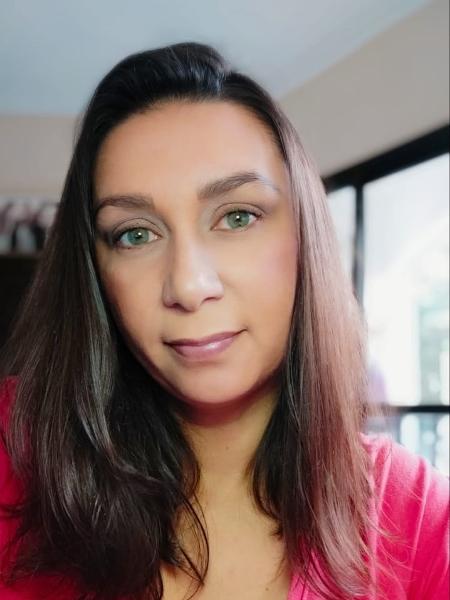 A blogueira Thatiana Nunes, 42, fala sobre os preconceitos enfrentados por quem é ateia - Reprodução/Instagram @thatununes
