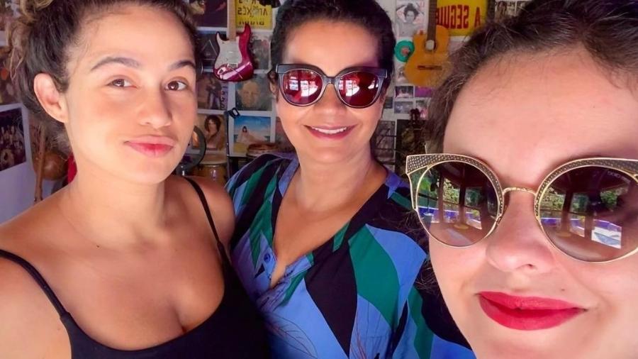 Nanda Costa compartilhou foto ao lado da mãe e irmã - Reprodução / Instagram