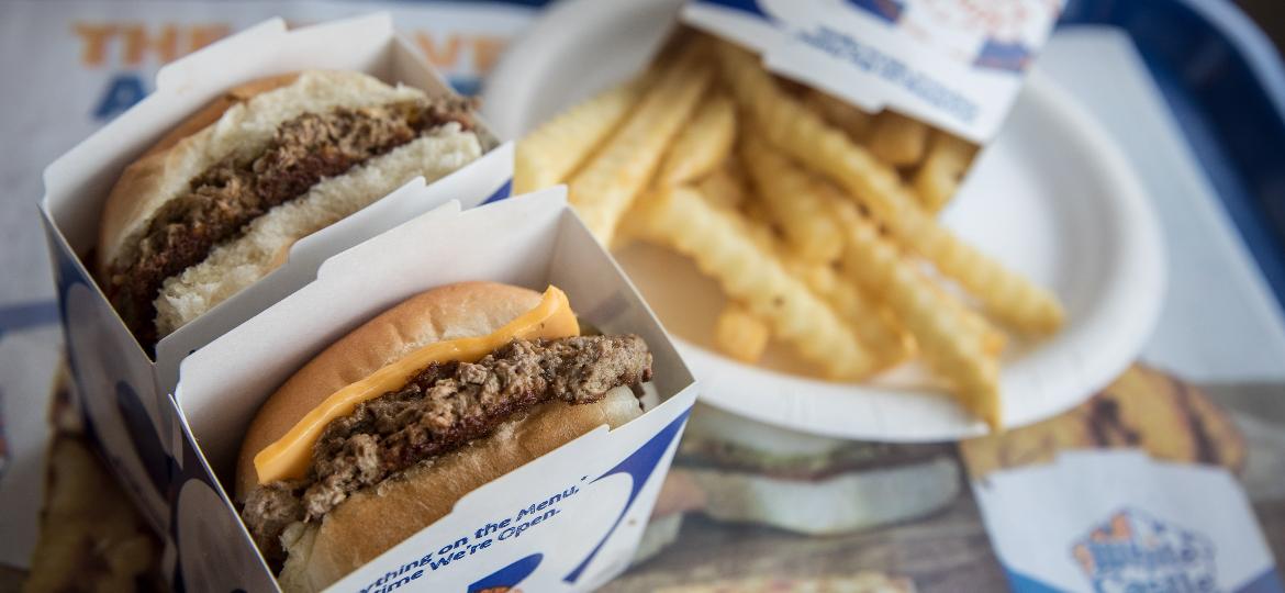 Pioneira no ramo do fast-food, White Castle realiza parceria com hamburgueria brasileira - Drew Angerer/Getty Images