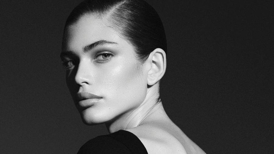 Modelo Valentina Sampaio estreia em desfile da Victoria"s Secret - Elena Senti