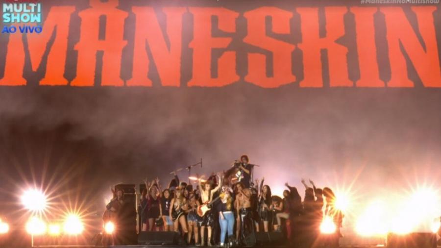 Banda Måneskin chama fãs para subirem ao palco durante apresentação no Rock in Rio - Reprodução/Multishow