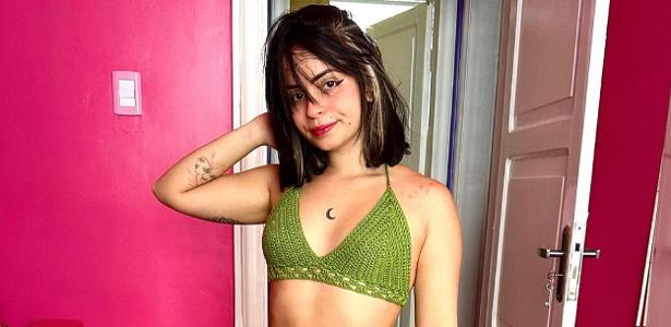 Influencer que vai tirar silicone após assédio já escreveu 'funk satânico'