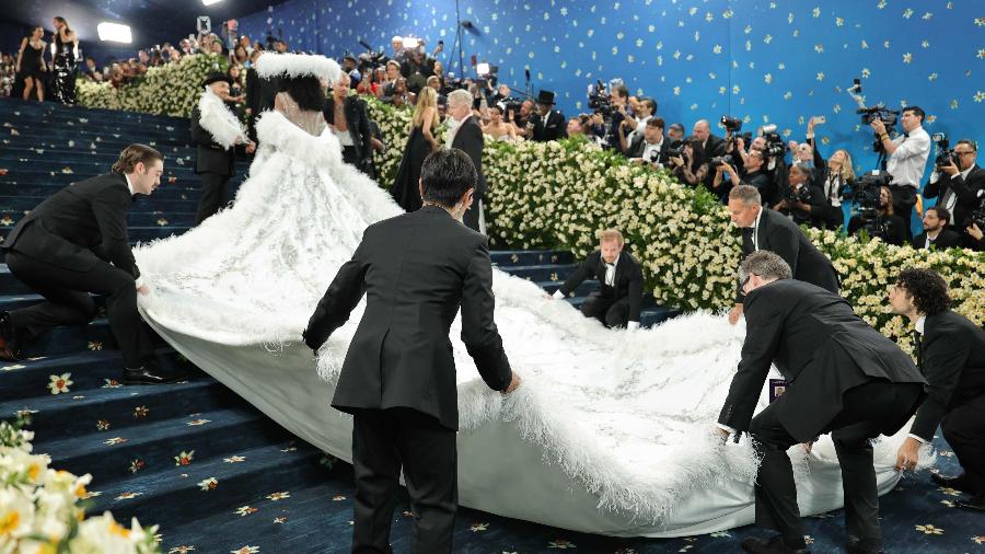 Diana Ross aposta em vestido com capa no Met Gala 2025 Diana Ross aposta em vestido com capa no Met Gala 2025