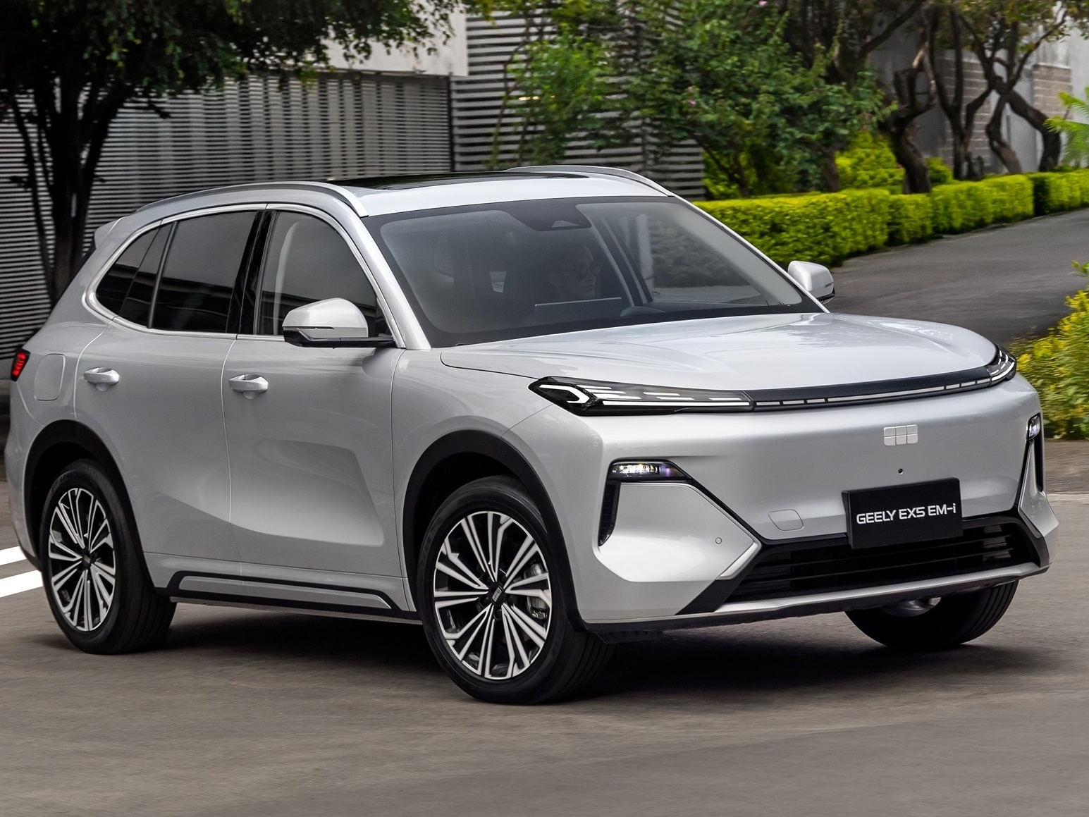 Luxo acessível: carro chinês tem itens antes restritos a marca de luxo