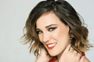 Adriana Birolli está na peça "Manual Prático da Mulher Desesperada - Divulgação