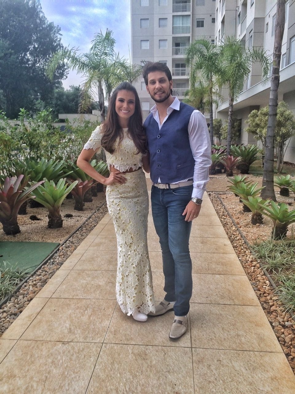 16.jul.2016- Os ex-BBBs Kamilla Salgado e Eliéser Ambrósio se casaram no civil neste sábado, em São Paulo - Rubens Caetano / MF Models Assessoria