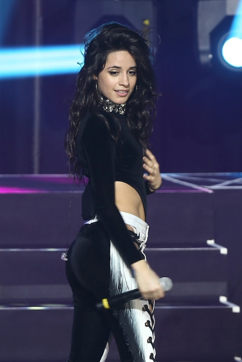 14.dez.2016 - Camila Cabello, uma das integrantes do Fifth Harmony mais populares entre o público brasileiro, se apresenta no no Vevo FunPopFun Festival by Fanta, em São Paulo - Manuela Scarpa/Brazil News
