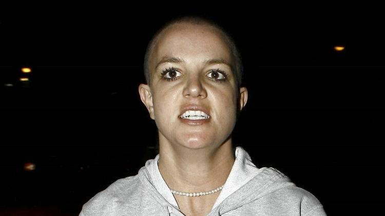 Britney Spears aparece careca em público em 2007 - Reprodução/TMZ - Reprodução/TMZ