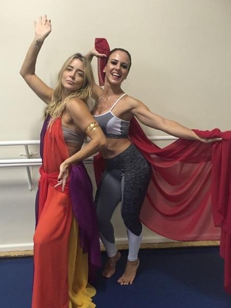 Karla Klemente dá aula de dança do ventre para Christine Fernandes - Divulgação - Divulgação