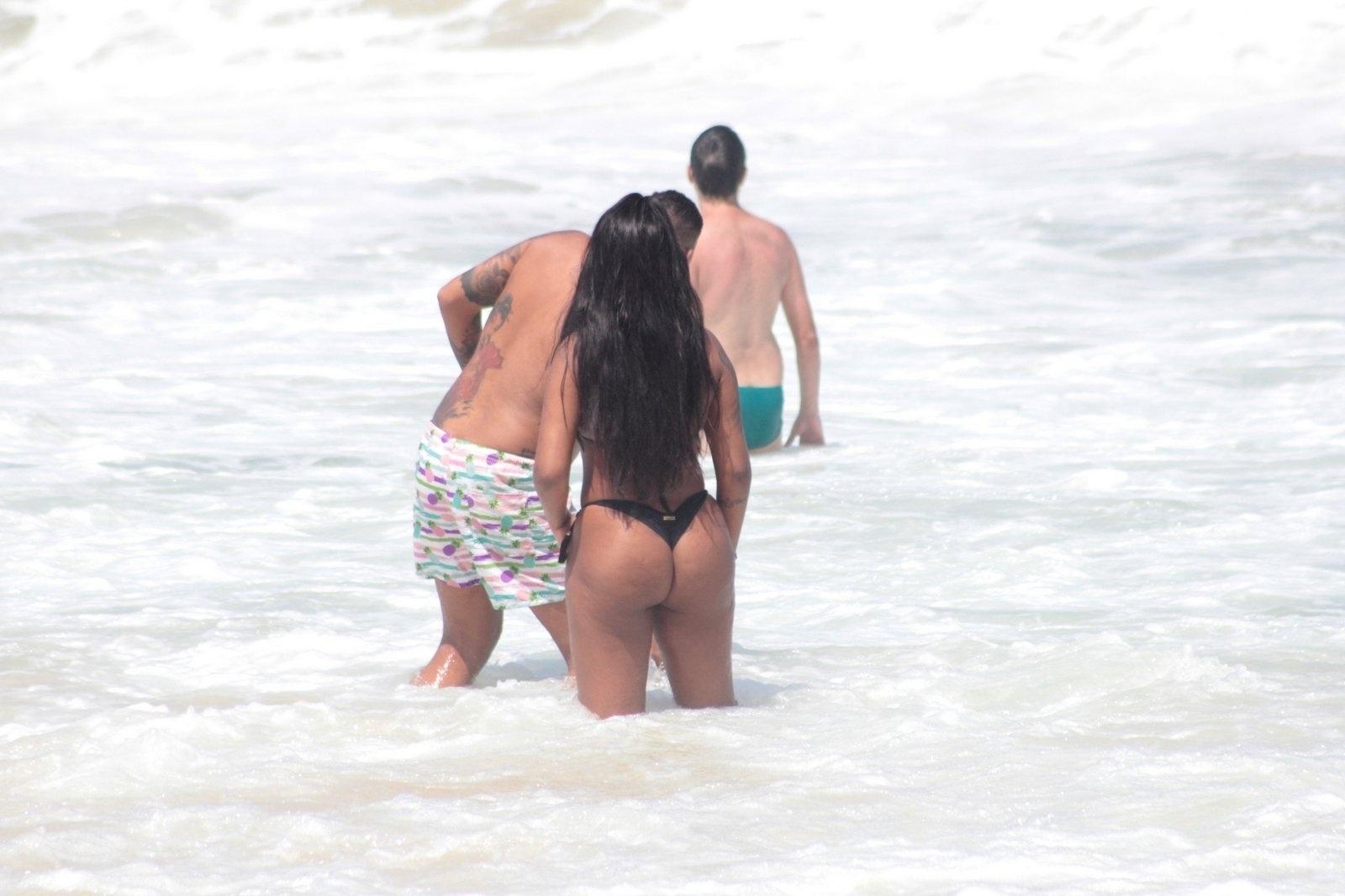 Ludmilla aproveita segunda-feira de folga na praia de Copacabana - Ag.News