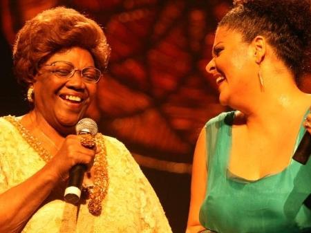 Segundo a família de Dona Ivone Lara (à esq.), recém-falecida, a sambista manifestou o desejo de que Fabiana Cozza a interpretasse em musical - Divulgação/Dona Ivone Lara - O Musical