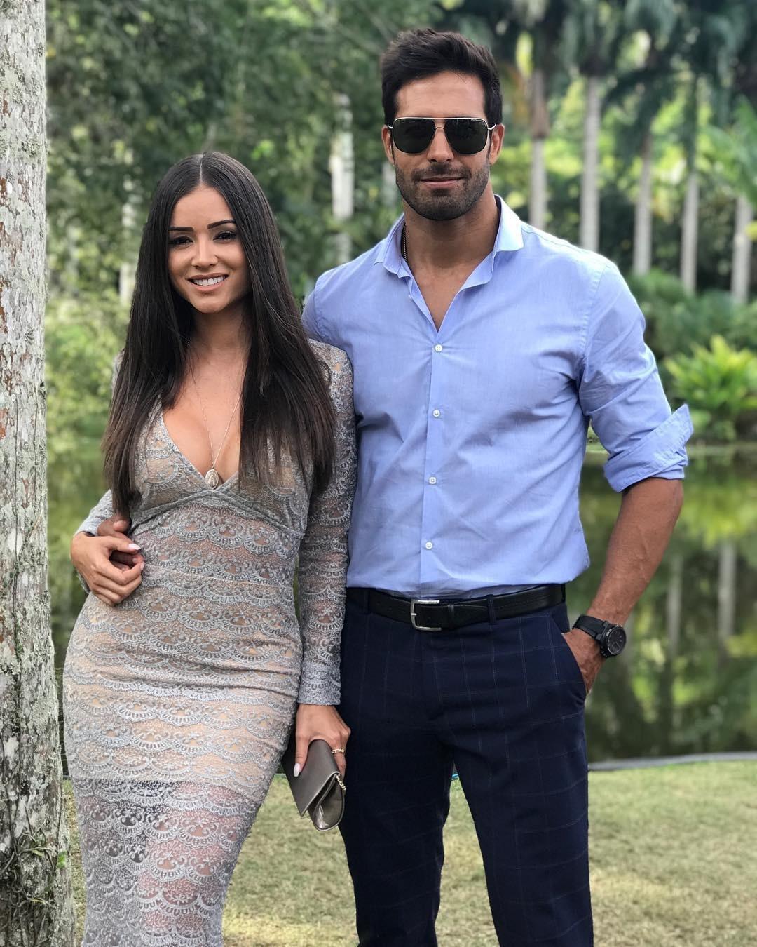 Aryane Steinkopf chega com o marido, Beto Malfacini, ao casamento de Isis Valverde e André Resende - Reprodução/Instagram/aryoficial