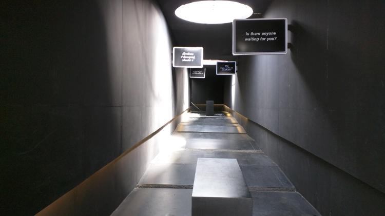 Corredor do café traz perguntas como "o que você gostaria de fazer, mas ainda não fez?" - Divulgação/Kid Mai Death Awareness Cafe - Divulgação/Kid Mai Death Awareness Cafe