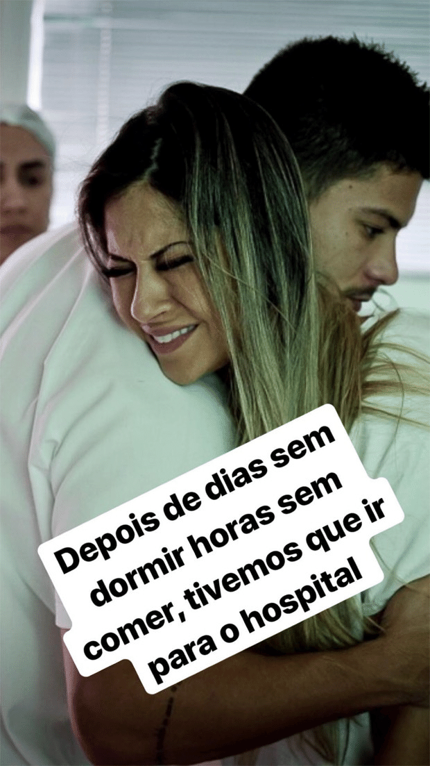 Mayra Cardi e Arthur Aguiar posam juntos no parto da filha do casal, Sophia - Reprodução/Instagram/mayracardi