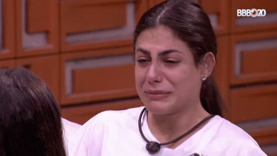 Mari chora em conversa com Flayslane e Bianca - Reprodução/GlobosatPlay