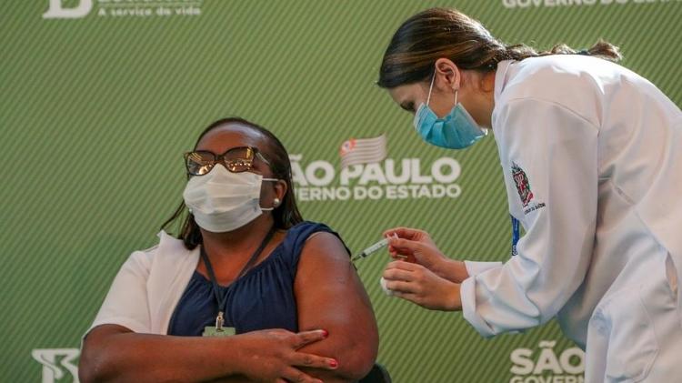 Imunização contra o coronavírus | Mundo passa de 40 milhões de vacinas aplicadas; Brasil aparece em ranking