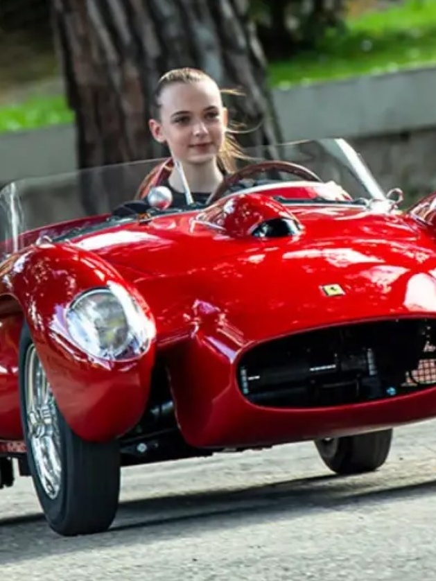 Ferrari 250 Testa Rossa ganha réplica fiel 25% menor