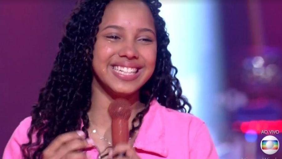Isabelly Sampaio se emociona no palco do "The Voice Kids" - Reprodução/Globo