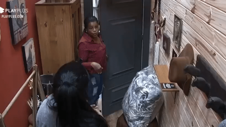 A Fazenda 2021: Medrado e Tati Quebra Barraco tem atrito na dispensa  - Reprodução/RecordTV - Reprodução/RecordTV