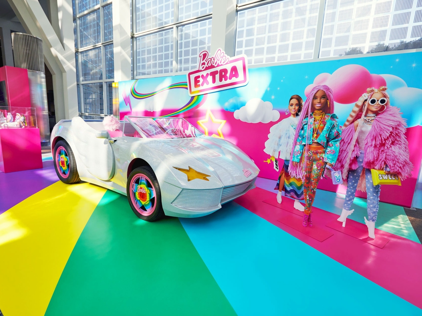 Mattel mostra carro da Barbie em tamanho real no salão do