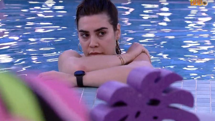 BBB 22: Naiara Azevedo conversa na piscina - Reprodução/Globoplay
