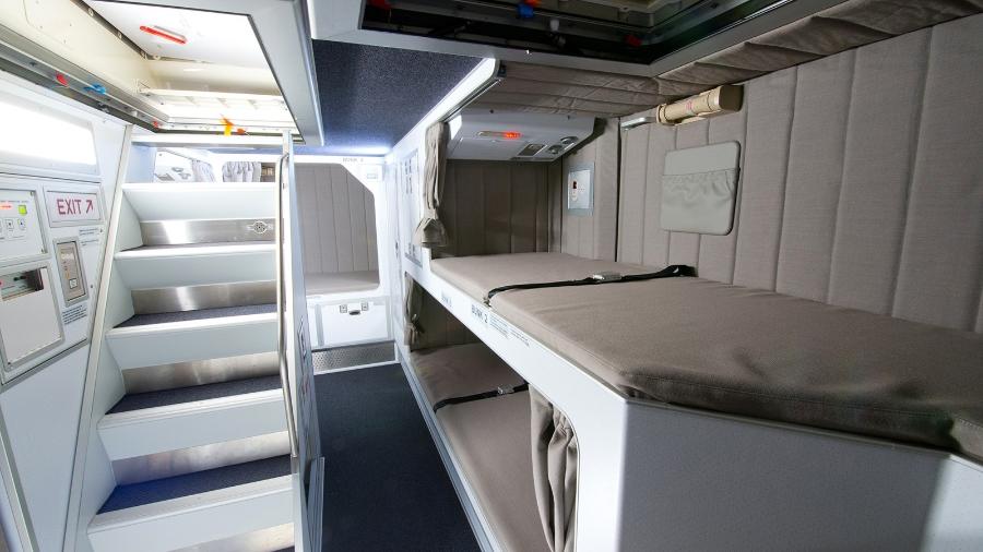 Sarcófago: Pilotos e comissários têm espaço reservado para descansar em aviões que vão realizar voos longos