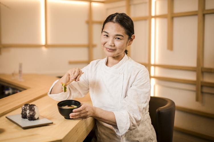 Telma Shiraishi, chef e proprietária do Aizomê 