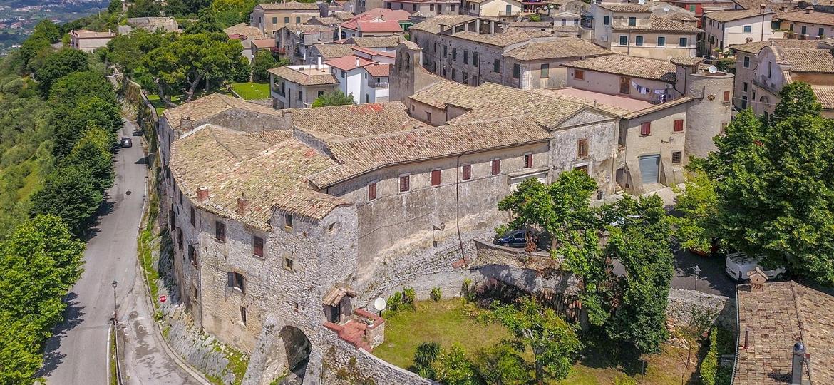 Este monastério franciscano do século 14 também está à venda na região do Lácio, na Itália - Divulgação/Romolini Immobiliare