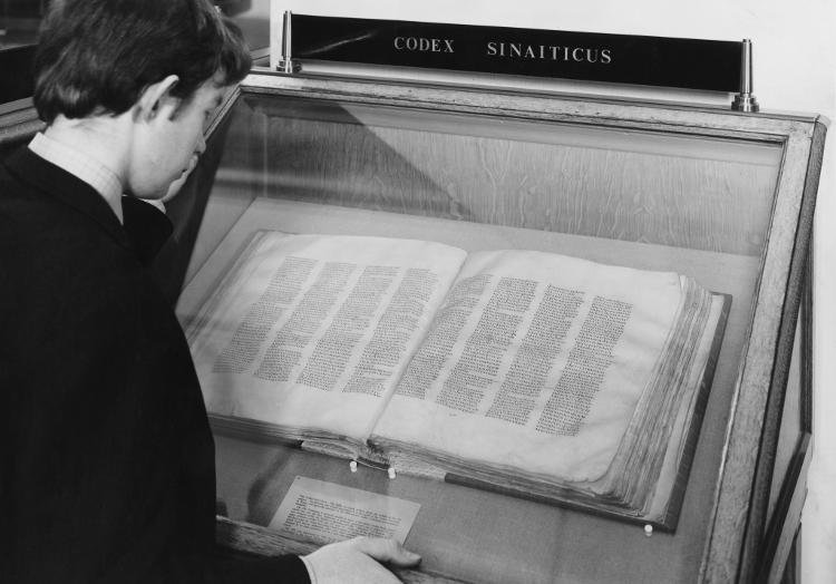 Codex Sinaiticus, exposto no Museu Britânico, em 1968