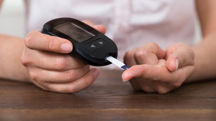 Glicosímetro ajuda a monitorar e controlar o diabetes