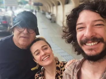 Atriz vive trisal com Cézar Mendes e marido diretor: 'Importante é amar'