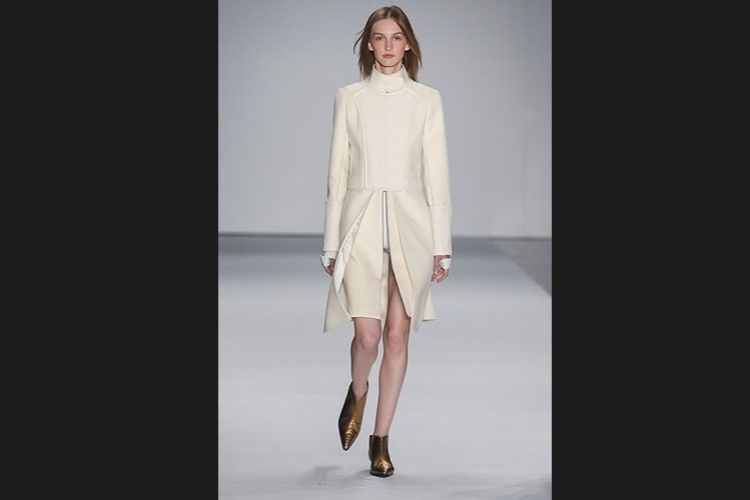 Modelo escorregando - Alexandre Schneider/UOL