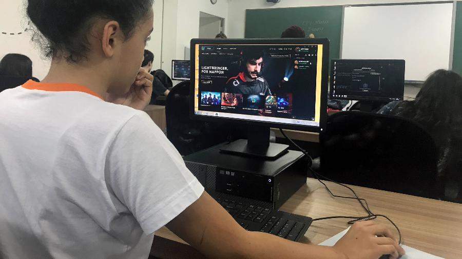 Colégio CPV possui curso de período semi-integral e inclui quatro aulas de esportes por semana, das quais uma pode ser substituída pela aula de "LoL" - Barbara Gutierrez/UOL