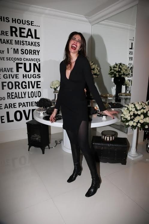 Cheia de sorrisos, Luciana Gimenez aposta em decotão para curtir evento entre amigas - Marcos Ribas/Brazil News