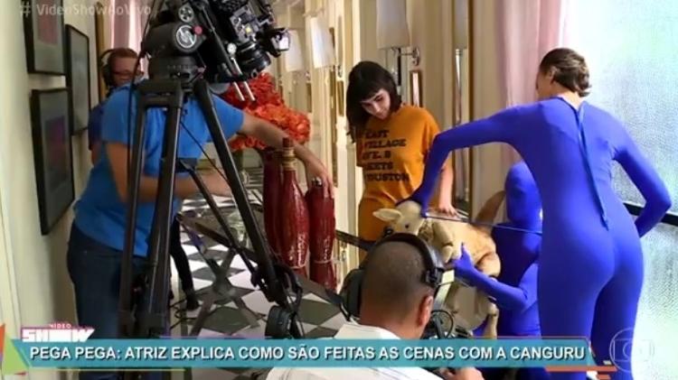 Atriz explica como são feiras as cenas com a canguru Flor em "Pega Pega" - Reprodução/TV Globo - Reprodução/TV Globo