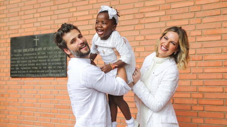 Bruno Gagliasso e Giovanna Ewbank durante o batizado de Titi - Manuela Scarpa/Brazil News