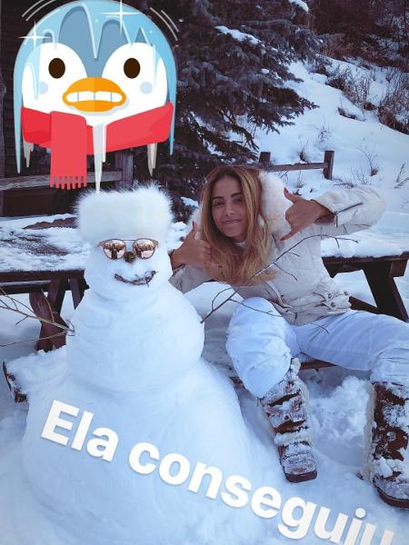 Anitta posa com seu boneco de neve - Reprodução/Instagram/anitta - Reprodução/Instagram/anitta